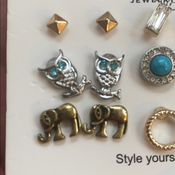 Set of 9 Earrings - Picture 4 of 7